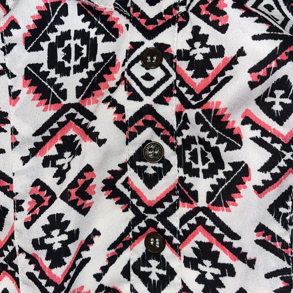 Native Summer Crop-Top 🪷☀️ - Picture 3 of 5